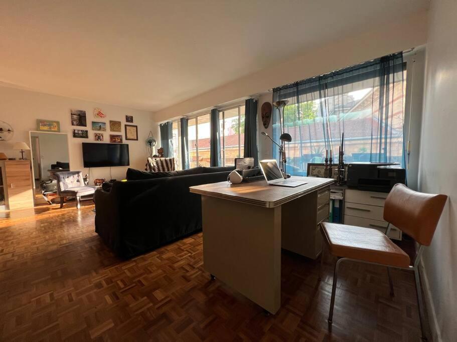 Grand Appartement Avec Balcon Et Parking Gratuit Sur Place Париж Екстер'єр фото